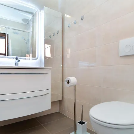 Aleksandra 43 * Pula