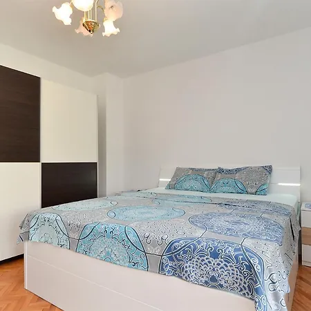 Aleksandra 43 Пула