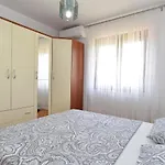 Aleksandra 43 דירה *