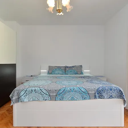 Aleksandra 43 Apartman Póla