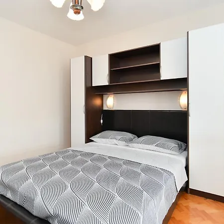 Aleksandra 43 Apartman *