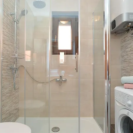 Aleksandra 43 * פולה