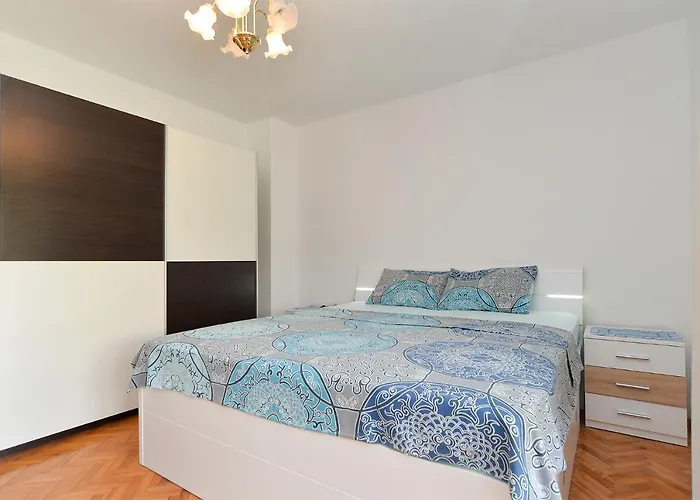 Aleksandra 43 Πούλα