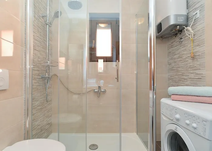 Aleksandra 43 * Πούλα